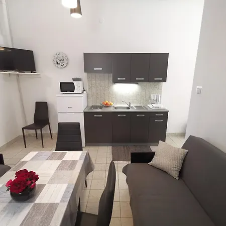 With A Parking Space - 22937 Crikvenica