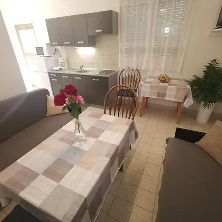 Appartamento With A Parking Space - 22937 Crikvenica